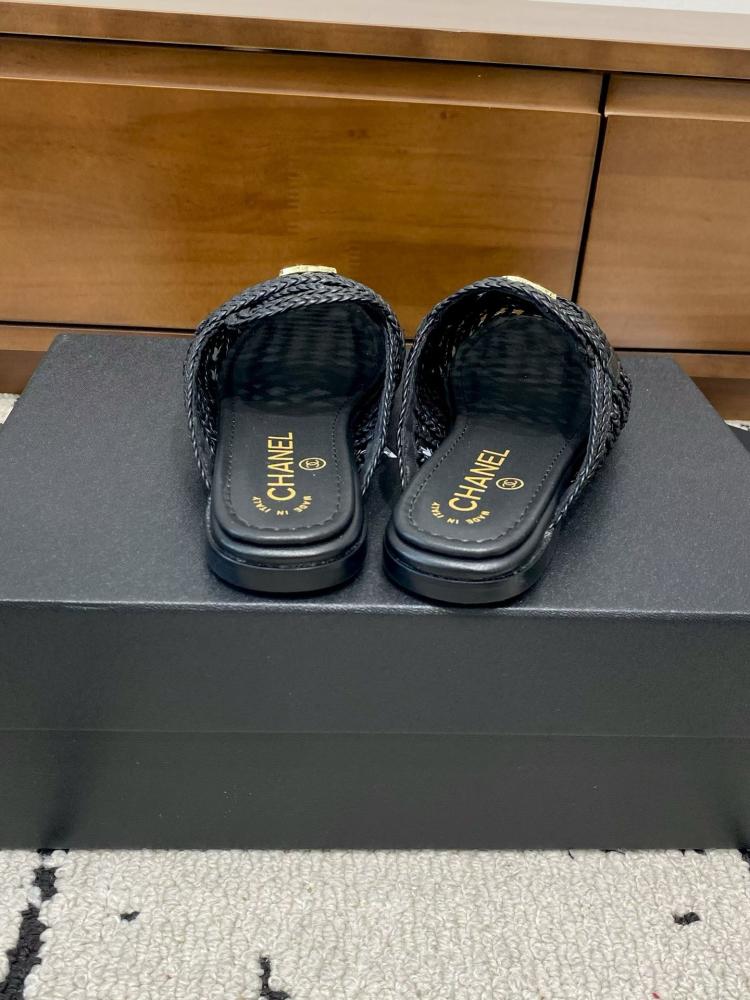 CHANEL SLIDES