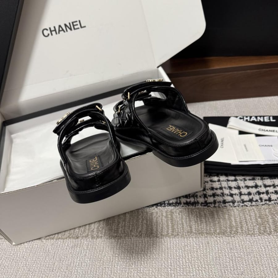 CHANEL SLIDES