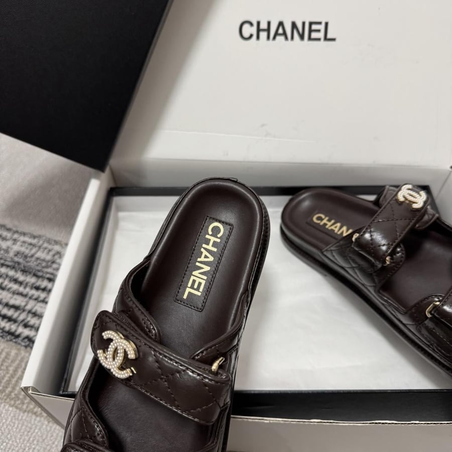 CHANEL SLIDES