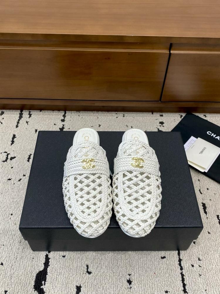 CHANEL SLIDES