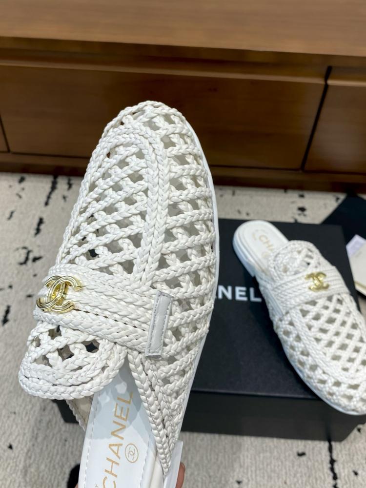 CHANEL SLIDES