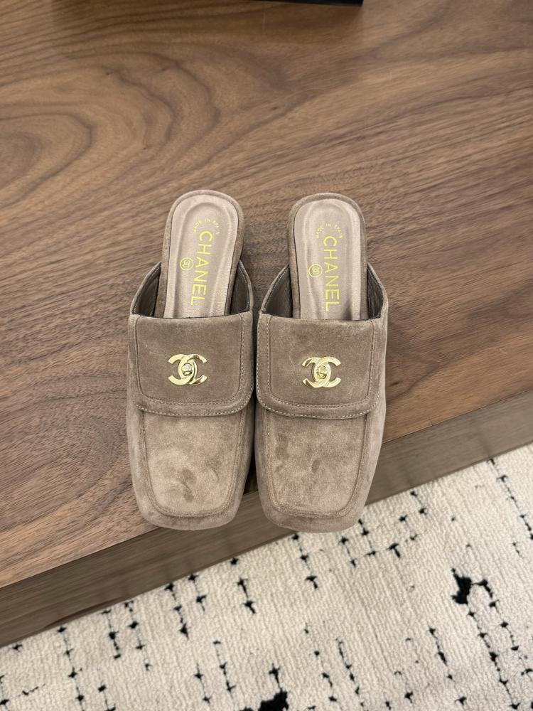 CHANEL SLIDES