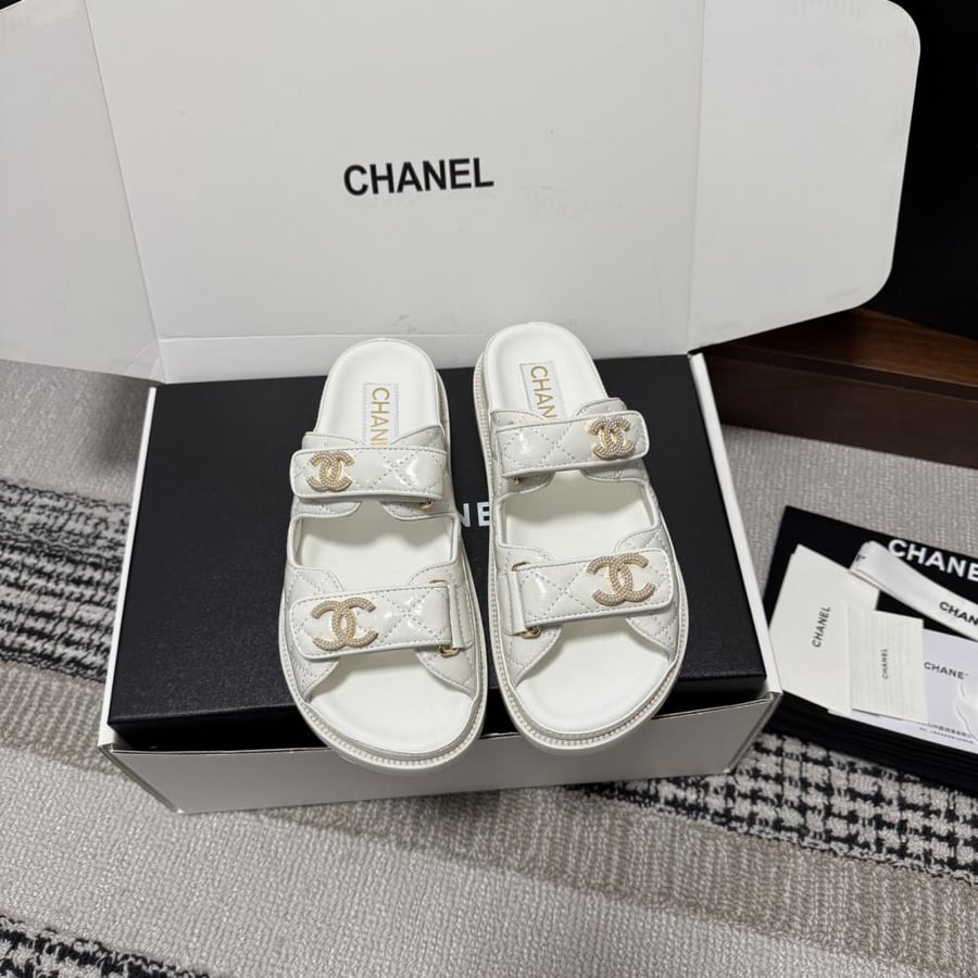 CHANEL SLIDES