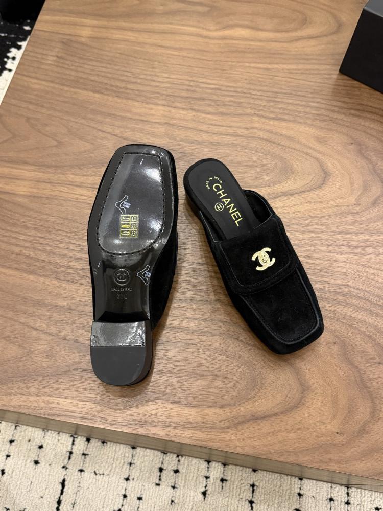 CHANEL SLIDES