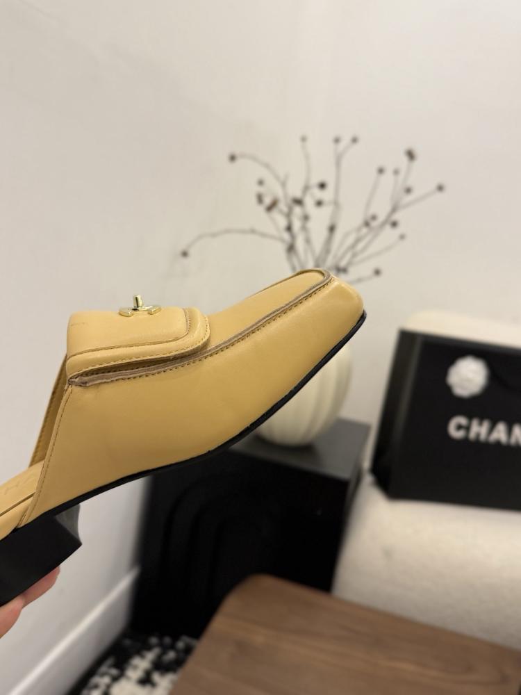 CHANEL SLIDES