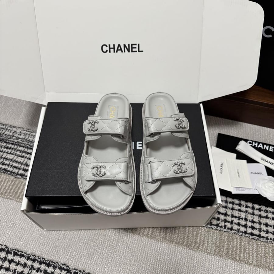 CHANEL SLIDES