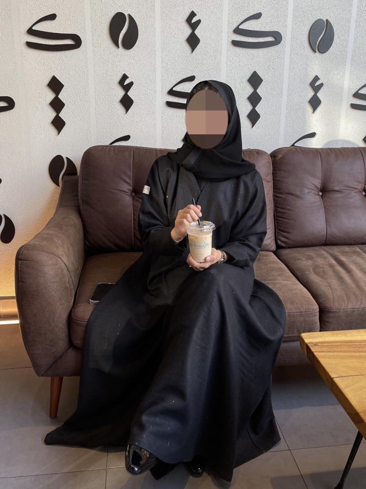 عباية منى