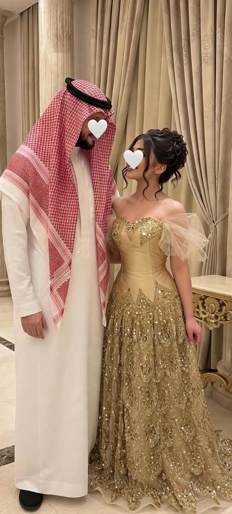 فستان سهرة فاخر باللون الذهبي