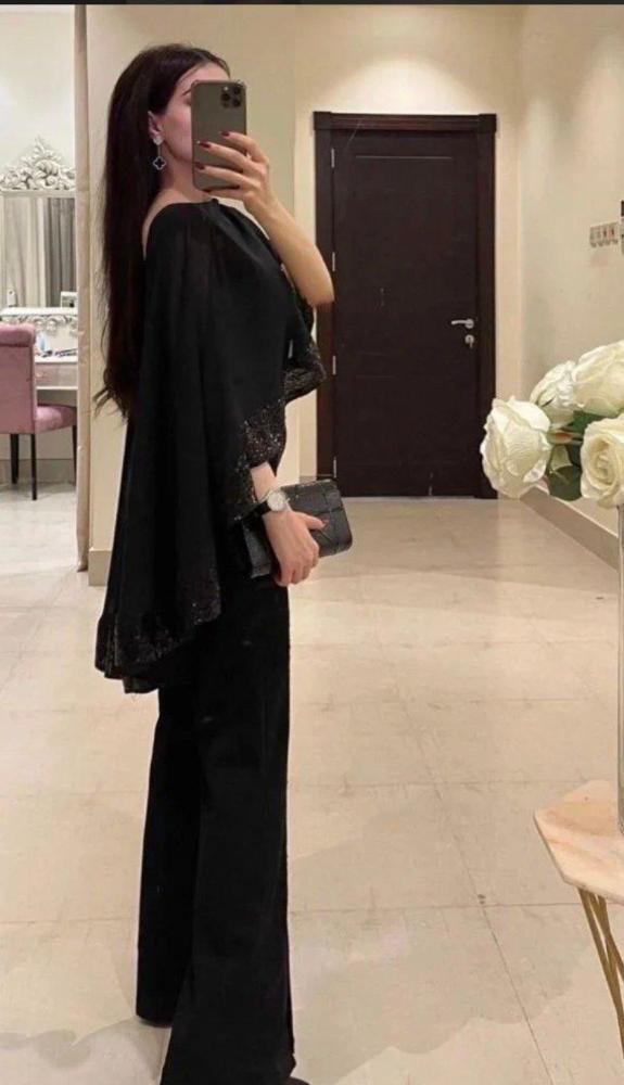 جمبسوت سهرة قطعتين باللون السكري (الأوف وايت