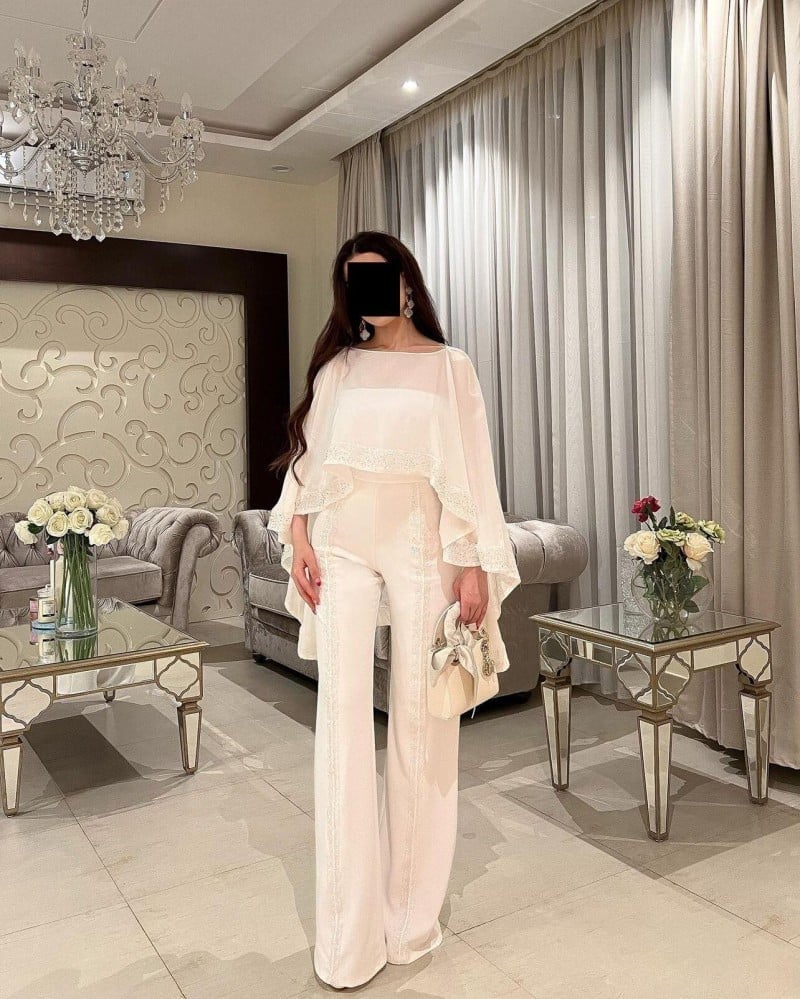 جمبسوت سهرة قطعتين باللون السكري (الأوف وايت