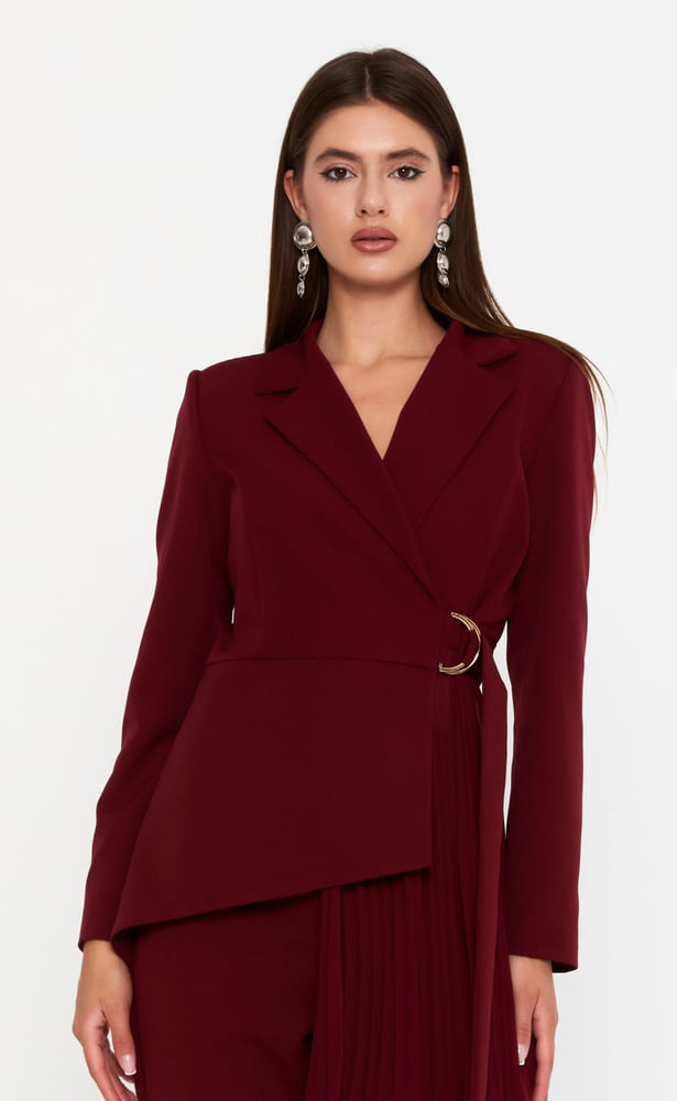 Plain formal suit with side pleat