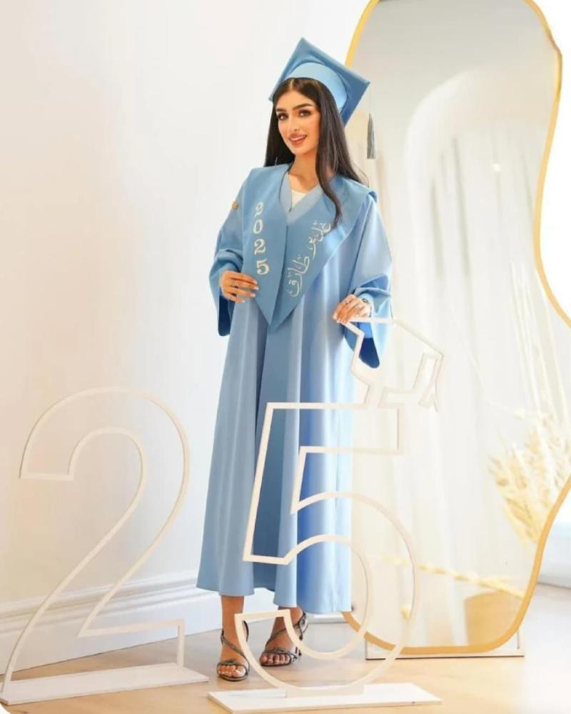 عباية تخرج لون أزرق سماوي مع وشاح تخرج من متجر فرح