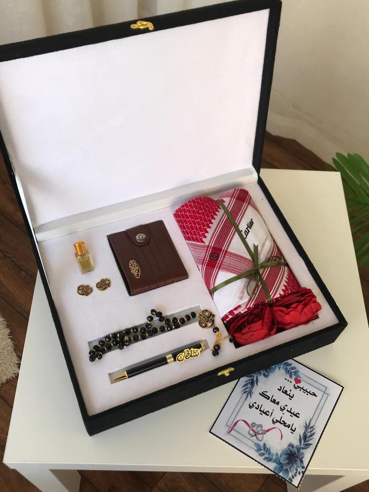 بكج  هدايا رجالي نحت بالاسم حسب الطلب من متجر فرح