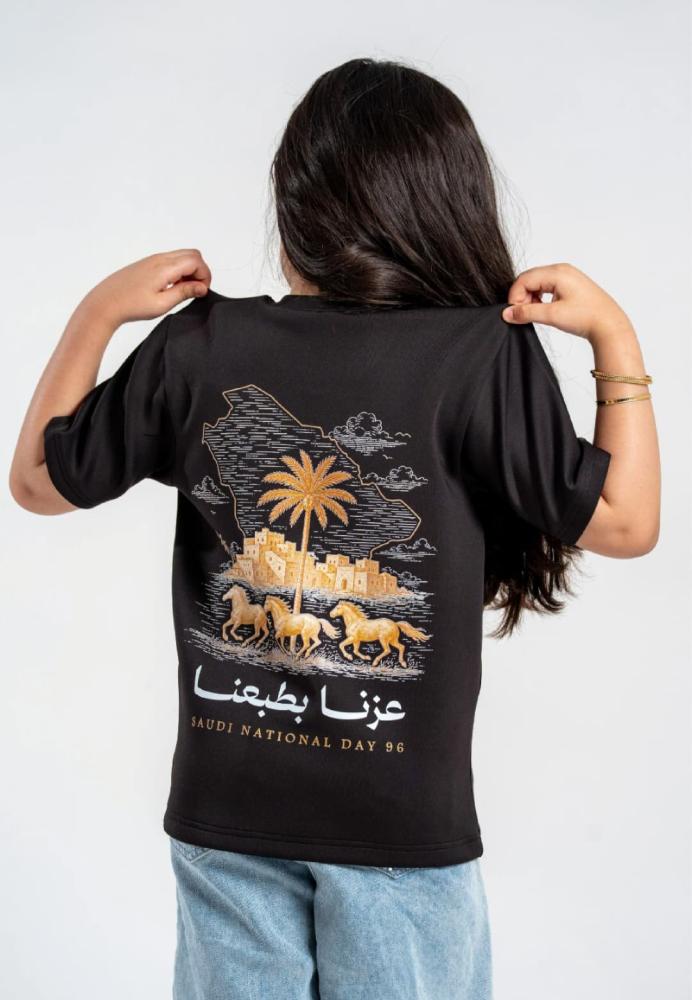 تيشرت أسود للأطفال لليوم الوطني بالأسم-متجر فرح