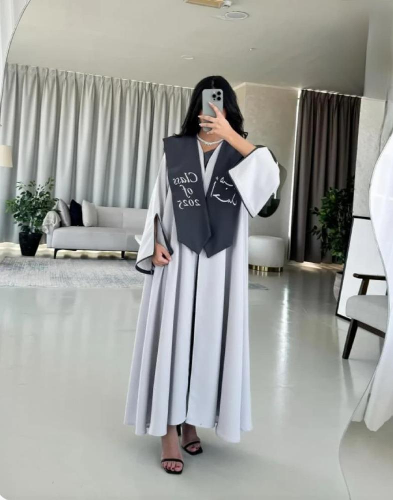 أرواب تخرج 2025 من متجر فرح