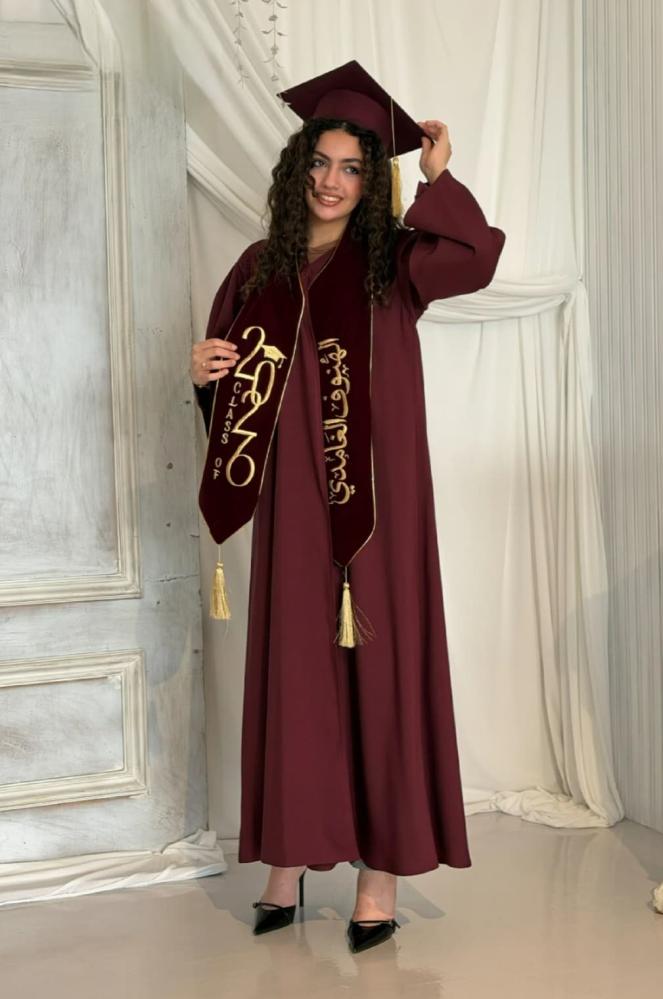 عبايات تخرج برغندي مع وشاح مخمل برغندي من متجر فرح