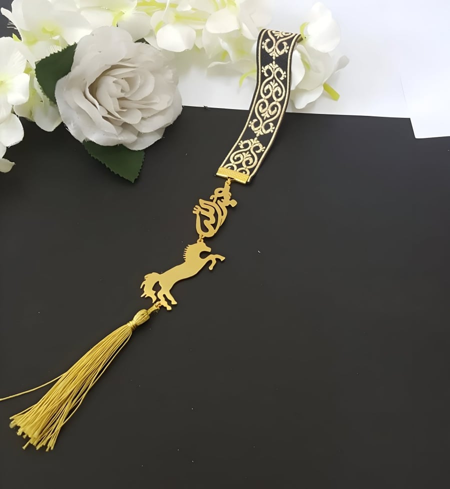 بروشات كتف بالاسم
