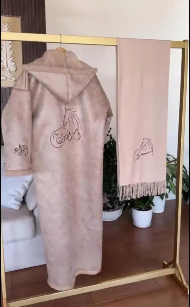 فروة بيج بدوية مطرزة مع شال