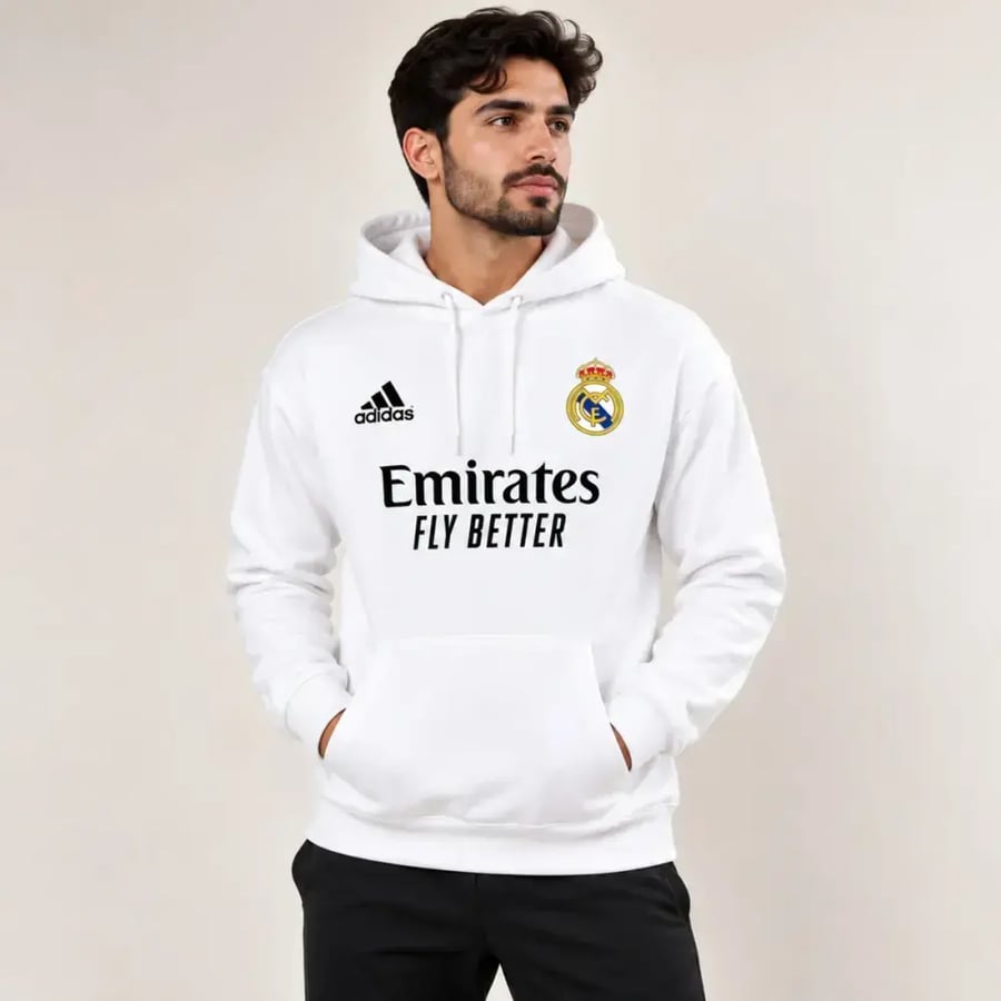 بلوفر ريال مدريد أبيض بتصميم شتوي لعشاق النادي الملكي