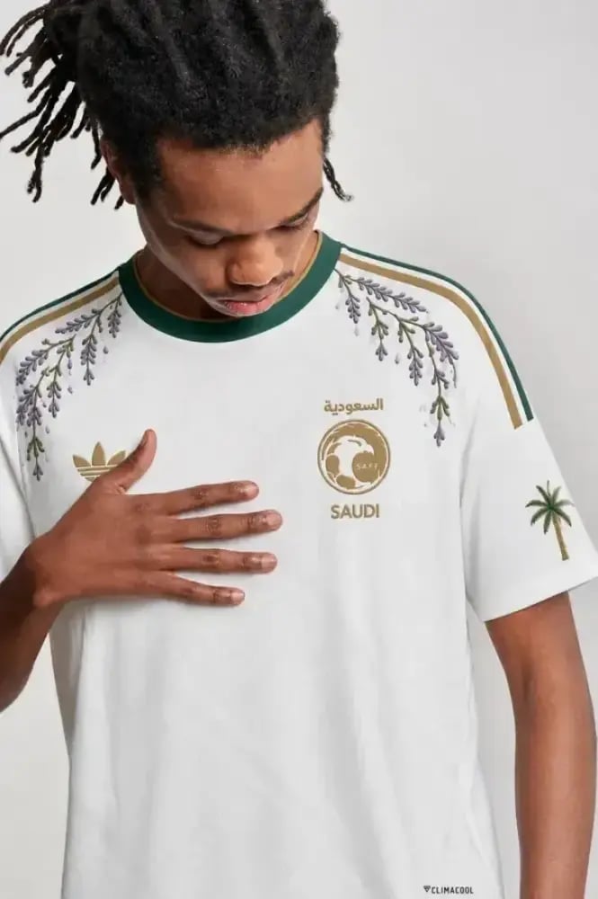 تيشيرت المنتخب السعودي (إصدار كأس العالم 2026 نسخة الخزامى)