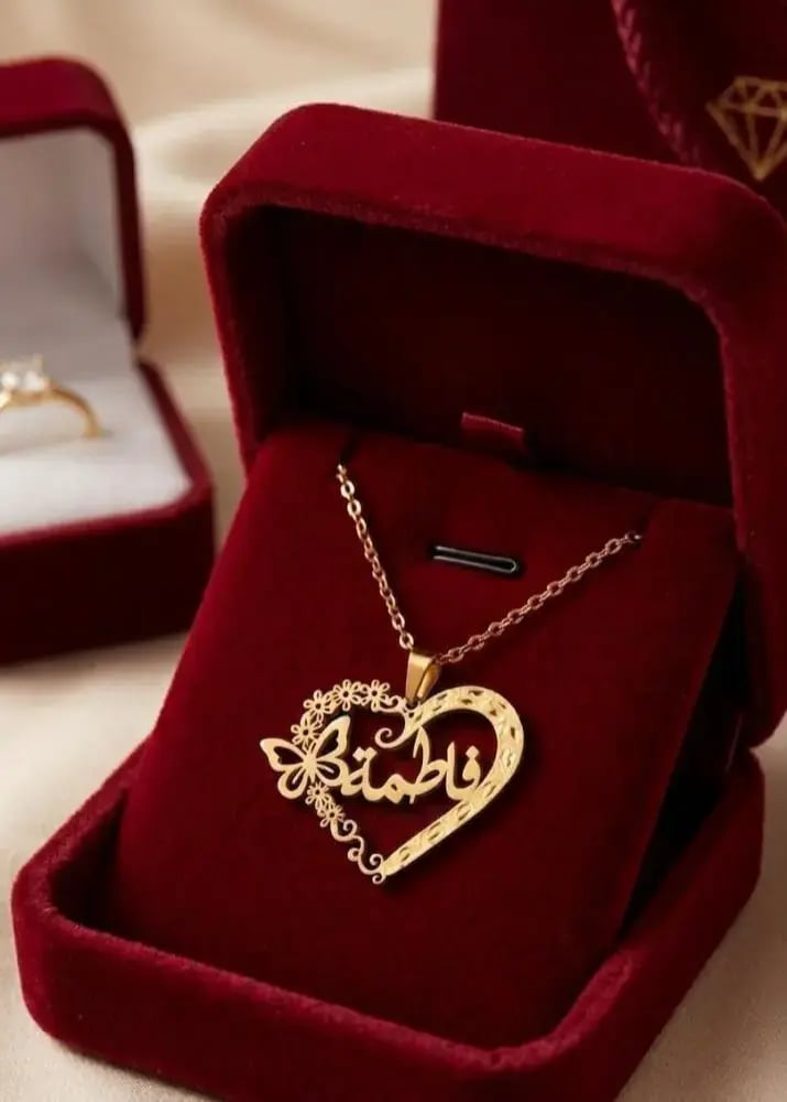 سلسال فراشة أنيق بالاسم أو الحرف مطلي بذهب