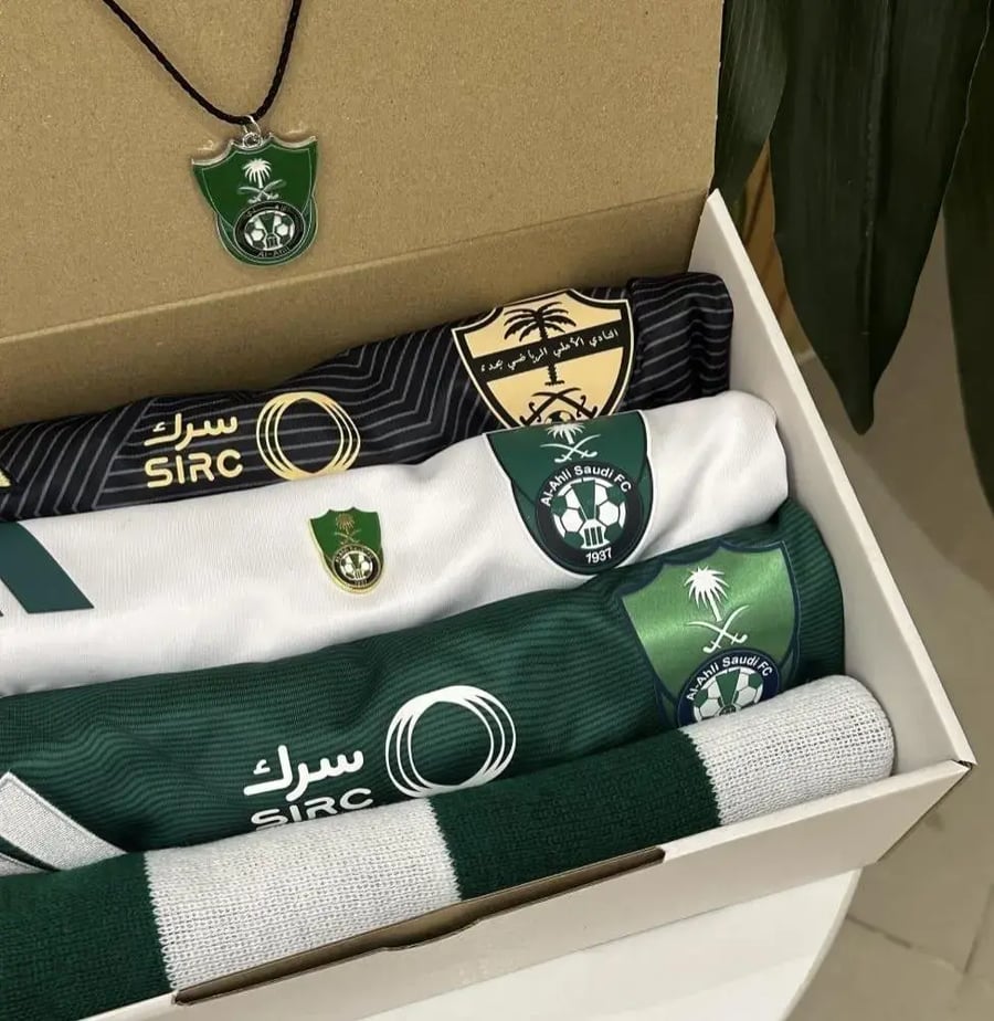 بكج الفخامة الملكي طقم تيشيرتات وشال النادي الأهلي