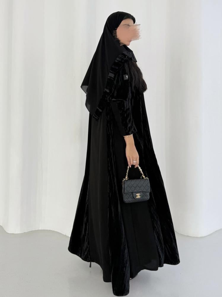 عباية كريب اسود مع مخمل