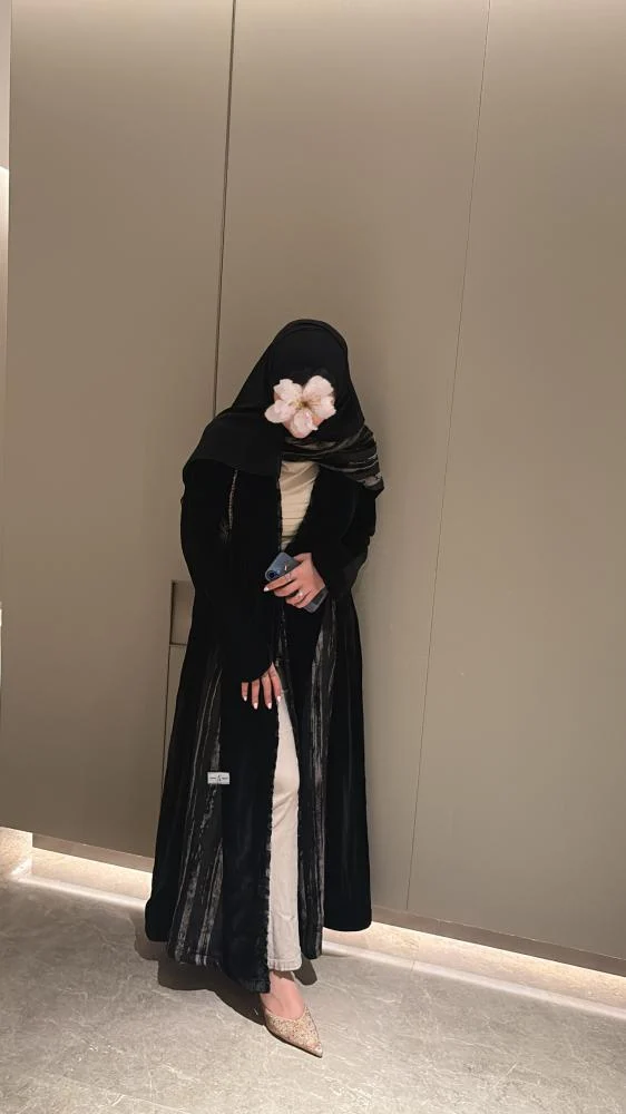 عباية مخمل مبطن + كسرات شيفون شتوي