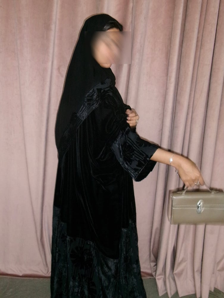 عباية شتويه مخمل بقصة نص بشت