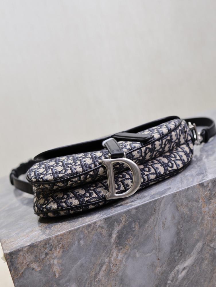 Classic Shoulder Bag
