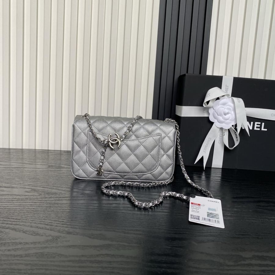 Classic Shoulder Bag
