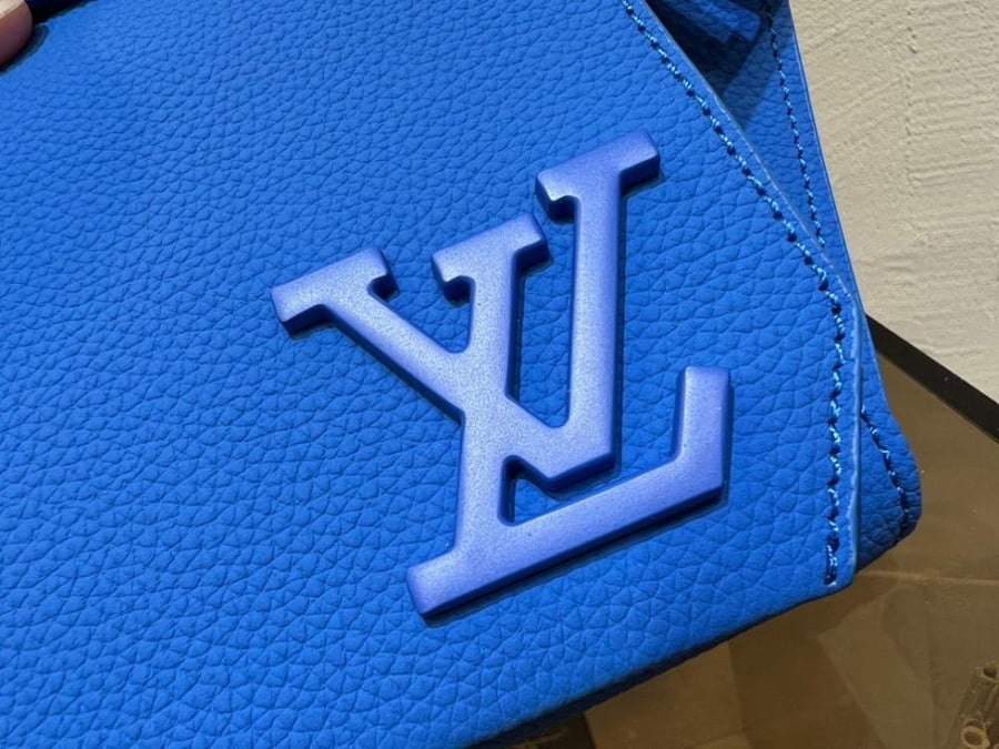 Elegant Refined Leather Shoulder Bag