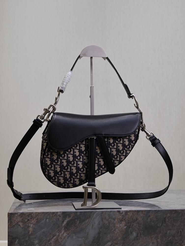Classic Shoulder Bag