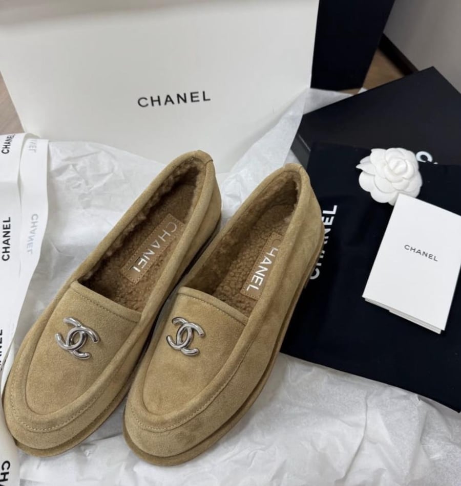 4 منتجات ( بوت ، شوز، كيلون قوتشي) شانيل