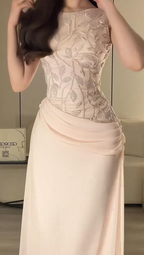 فستان منيفه
