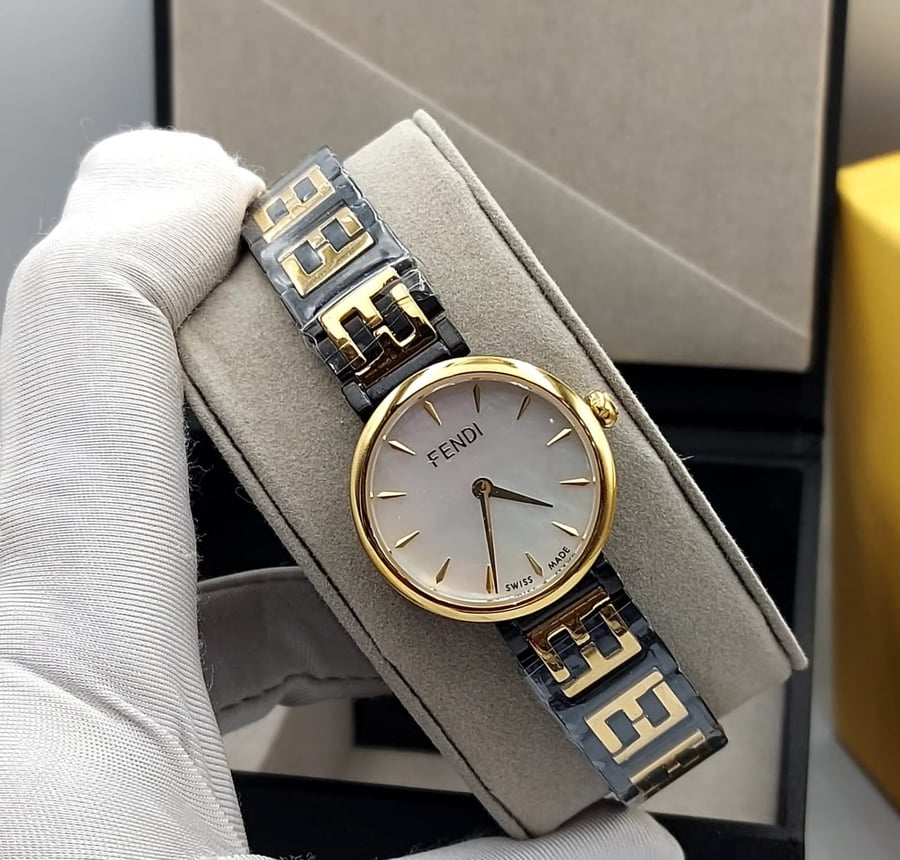 ساعة يد نسائية فاخرة من فيندي FENDI