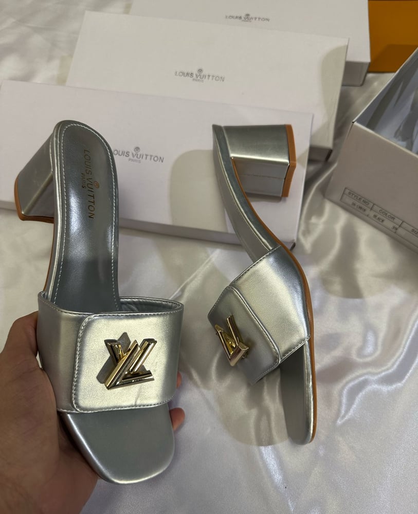 كعب LV