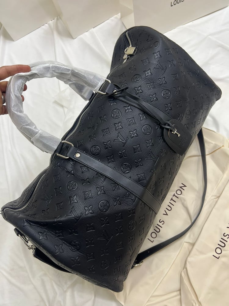 حقيبة سفر فاخرة من Louis Vuitton