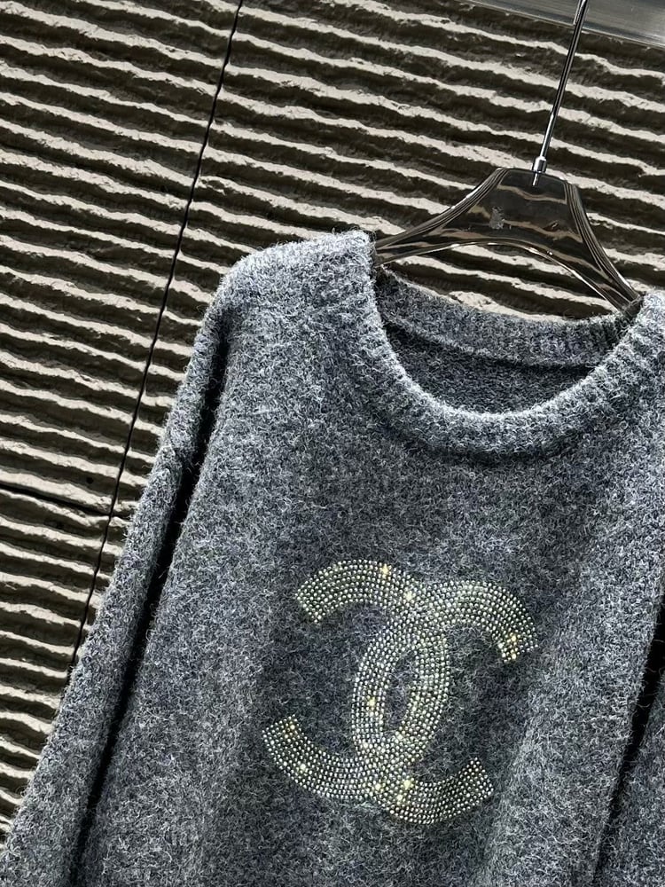 تشيرت ماركة شانيل (Chanel).