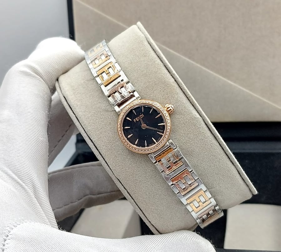 ساعة يد نسائية فاخرة من فيندي FENDI