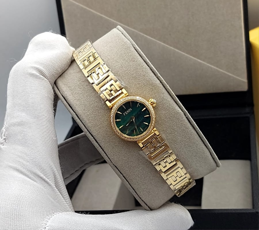 ساعة يد نسائية فاخرة من فيندي FENDI