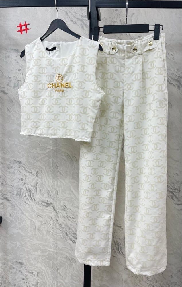 طقم شانيل بإطلالة راقية