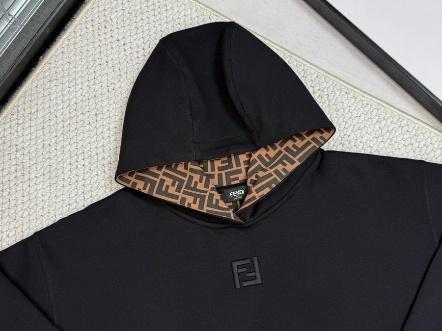 تشيرت فيندي - Fendi