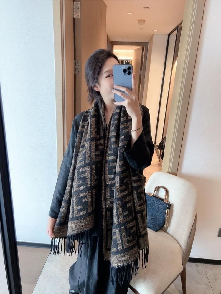 سكارف وشال فندي Fendi
