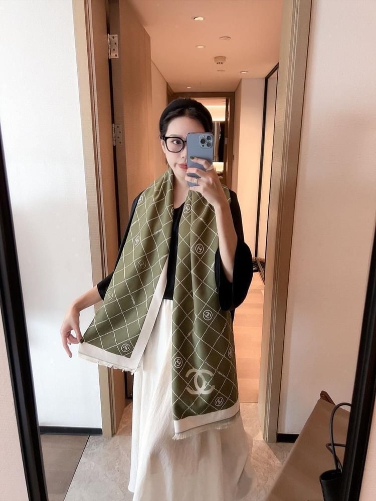 سكارف وشال شانيل Chanel
