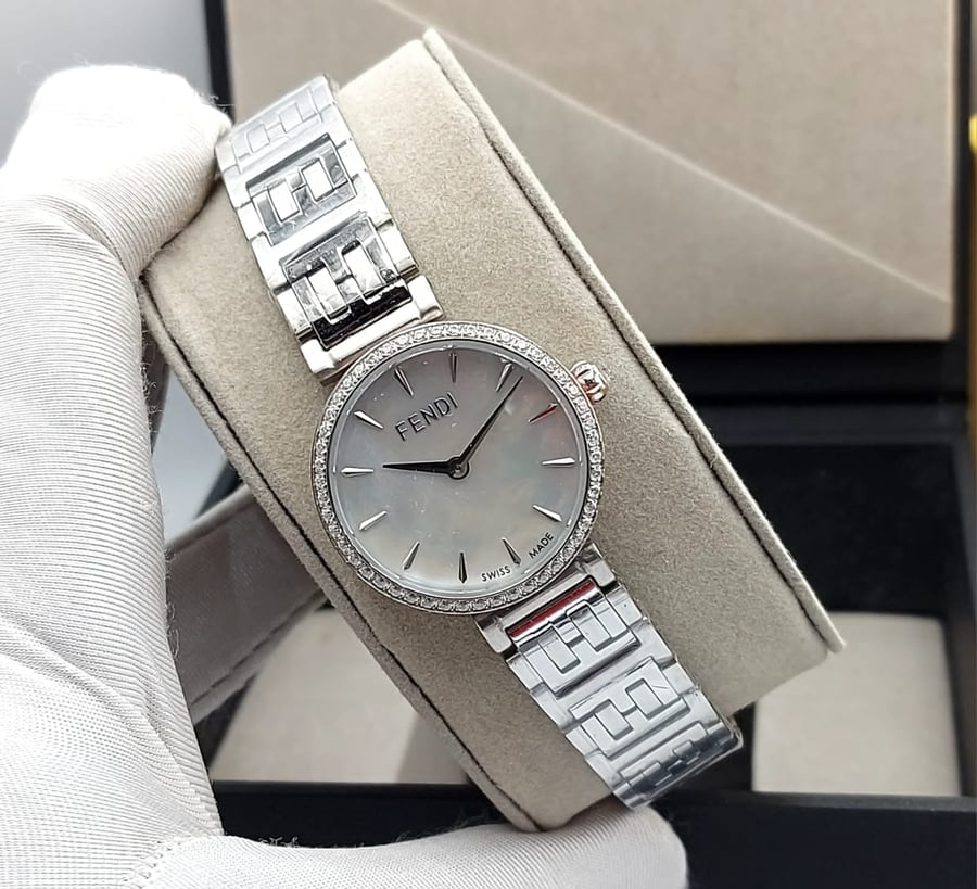 ساعة يد نسائية فاخرة من فيندي FENDI