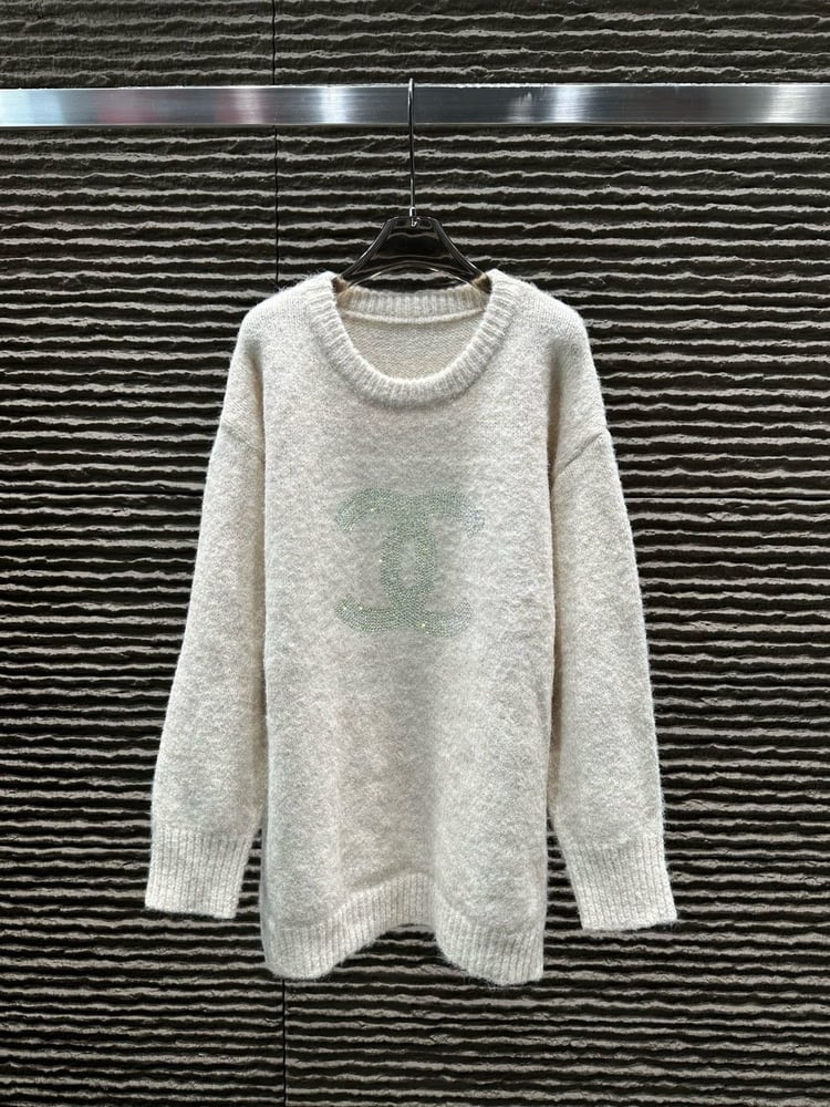 تشيرت ماركة شانيل (Chanel).