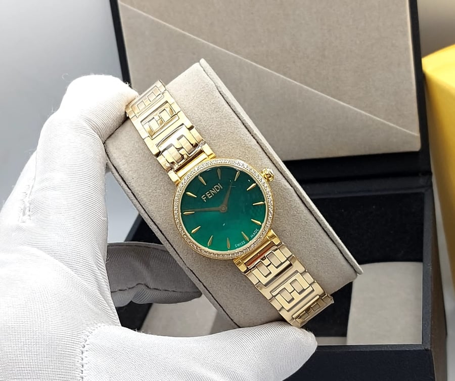 ساعة يد نسائية فاخرة من فيندي FENDI