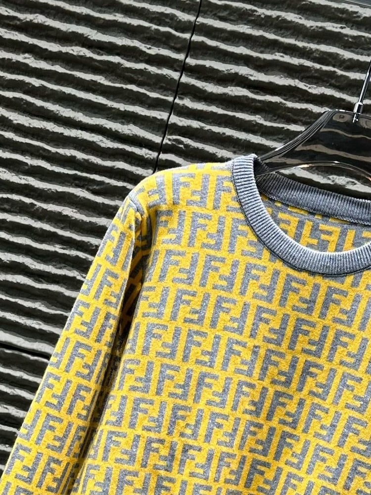 تشيرت ماركة فندي (Fendi