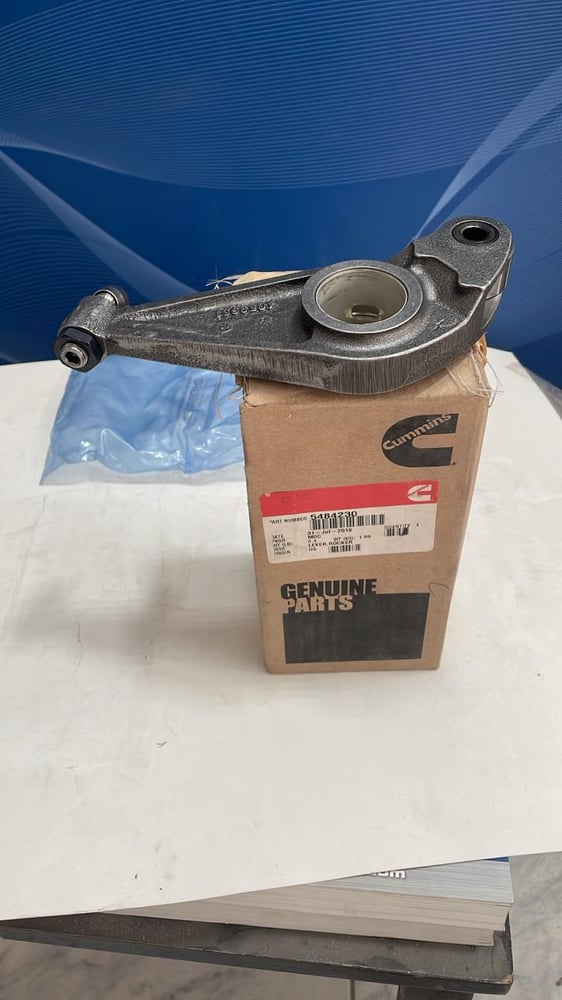Genuine Cummins Rocker Lever 4298641 4318206 5484230 4972818